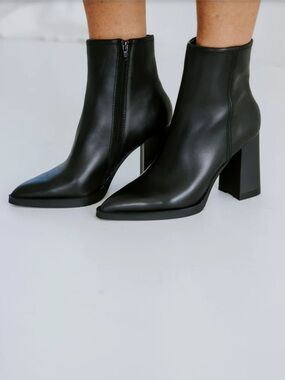 Steven By Steve Madden Black Pointed Toe Block Heel Ankle Boots